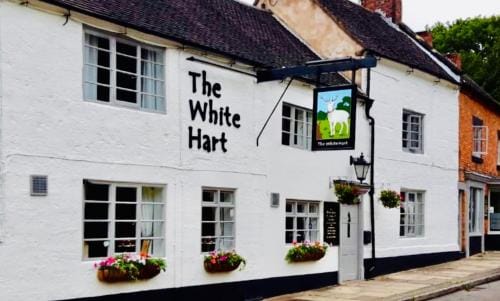 The White Hart Apartment Valley View Inn in Staffordshire Moorlands District