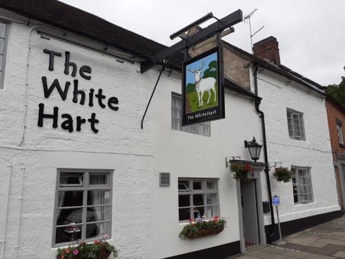 The White Hart Apartment Valley View Inn in Staffordshire Moorlands District