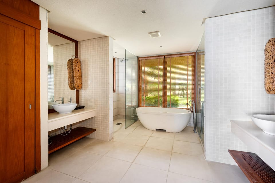 Bathtub