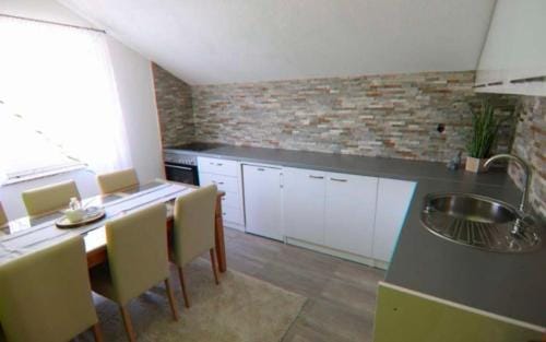 Schones Ferienhaus mit Pool Hotel in Šibenik-Knin County, Croatia