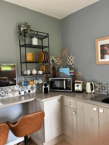 Cosy Countryside Cabin Hotel in Borough of Waverley