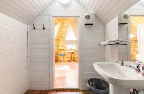 Hazel wood lodge Lodge in Wales