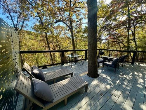 Henry Hollow Retreat Terrace Hotel in Beaver Lake