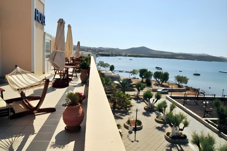 Portiani Suites Hotel in Milos