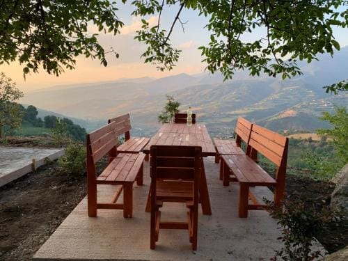 Bujtina Shpella e Plakes Cercan Hotel in North Macedonia