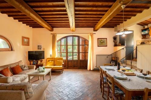 Villa San Galgano, Private Pool and Lake View Hotel in Tuscany