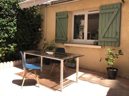 Chambre en centre ville avec jacuzzi Hotel in Nimes