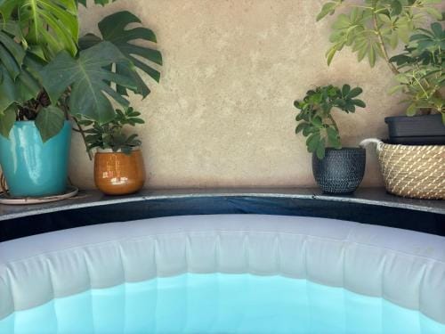 Chambre en centre ville avec jacuzzi Hotel in Nimes