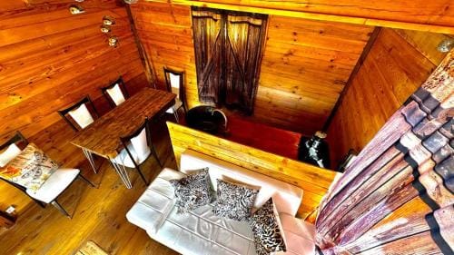 Cabanes Milvus du Puy Mary Lodge in Auvergne-Rhône-Alpes