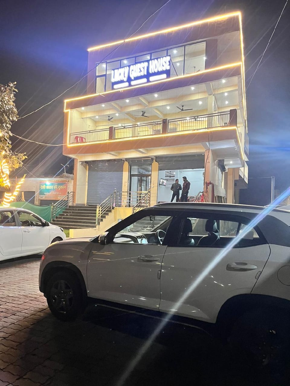 Hotel Lucky guest house Hotel in Uttar Pradesh