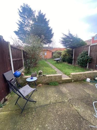 Modern bedroom with shared bathroom Hotel in Barking