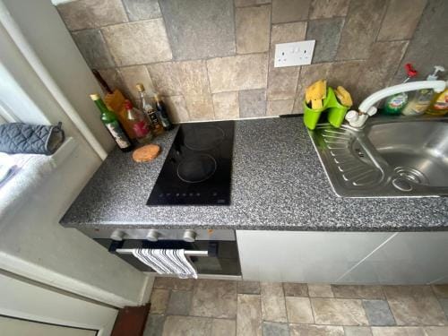 Modern bedroom with shared bathroom Hotel in Barking