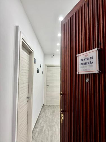 Punto di Partenza , starting point Hotel in Naples