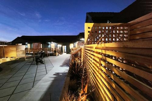 The Sun King at The Louie Boutique Motel, Walk to Everything! Dog Friendly! Motel in Newport
