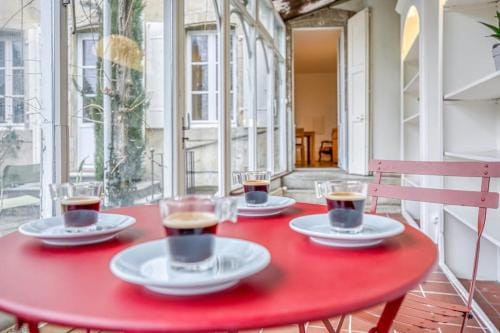 Bedroom 1 - Elegance & Comfort - COLIVING Historic House Hotel in Canton of Geneva