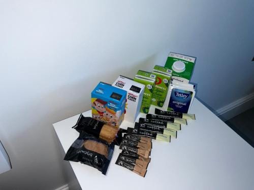 Private Rooms with Shared Bathroom Bus Stop 8 Mins Away Hotel in Reading