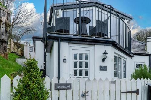 Beachwood - 2 Bedroom Cottage - Penally Hotel in Wales