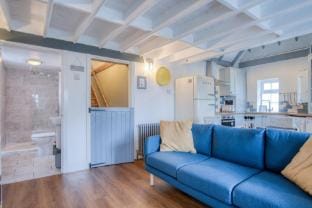 Beachwood - 2 Bedroom Cottage - Penally Hotel in Wales