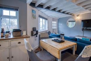 Beachwood - 2 Bedroom Cottage - Penally Hotel in Wales