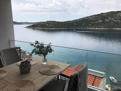 Stunning Seafront Apartment in Vinie, Croatia Hotel in Split-Dalmatia County