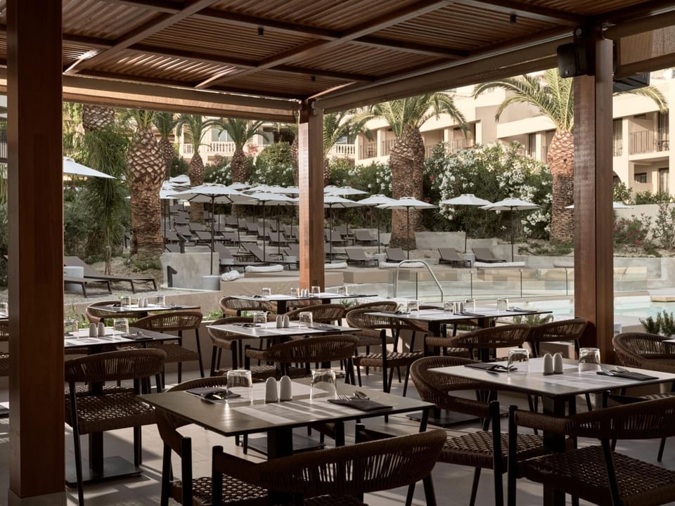 Admiral De Luxe Hotel in Argassi