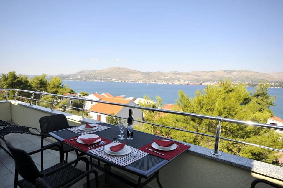 Apartments Villa Moonlight Hotel in Okrug Gornji