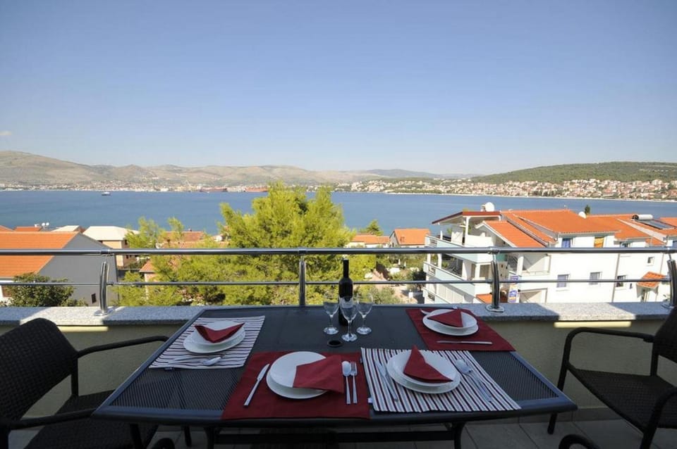 Apartments Villa Moonlight Hotel in Okrug Gornji