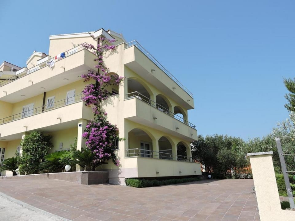 Apartments Villa Moonlight Hotel in Okrug Gornji