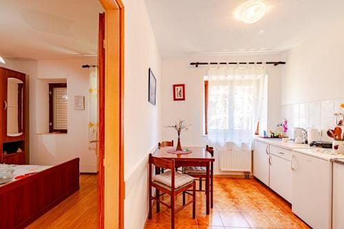 Apartments and rooms with parking space Mali Ston (Peljesac) - 14434 Hotel in Dubrovnik-Neretva County