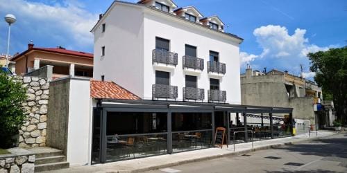 Azur Hotel in Novi Vinodolski