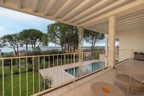 Bed & Breakfast LA HOME and Apartments Hotel in Lake Garda