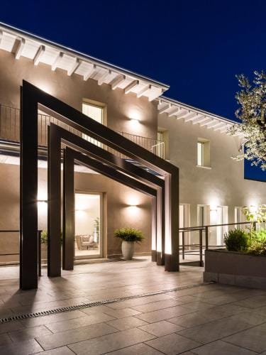 Bed & Breakfast LA HOME and Apartments Hotel in Lake Garda