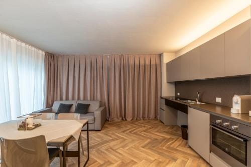 Bed & Breakfast LA HOME and Apartments Hotel in Lake Garda