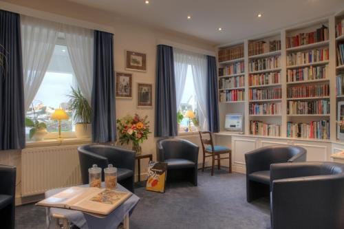Strandhotel Hotel in Wenningstedt-Braderup
