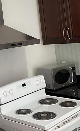 Beautiful place with Kitchen, Washing Machine, Internet near UBC, beach and DT Hotel in Vancouver