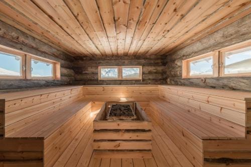 Sunny Valley Mountain Lodge Hotel in Canton of Grisons