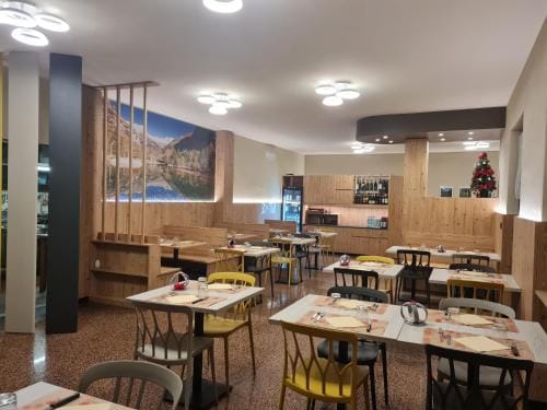 Hotel ristorante Bucaneve Hotel in Canton of Grisons