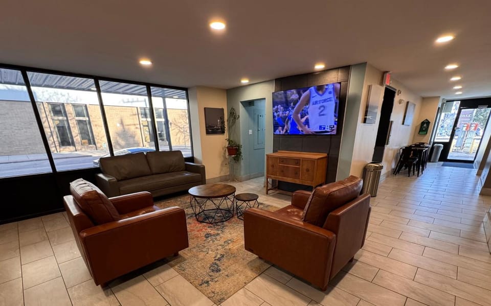 Shared lounge/TV area
