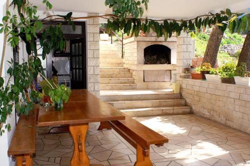 Apartments and rooms by the sea Zavalatica, Korcula - 547 Hotel in Dubrovnik-Neretva County