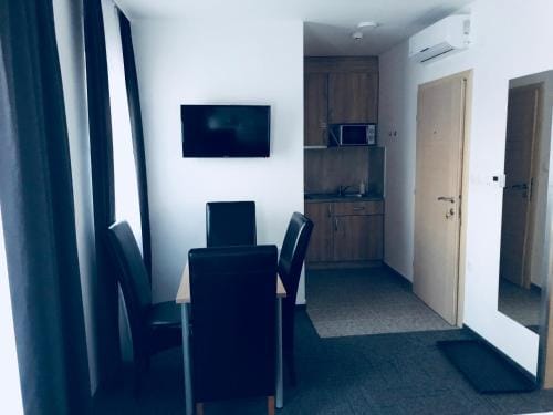 Hostel Mali Pariz Hostel in Slavonski Brod