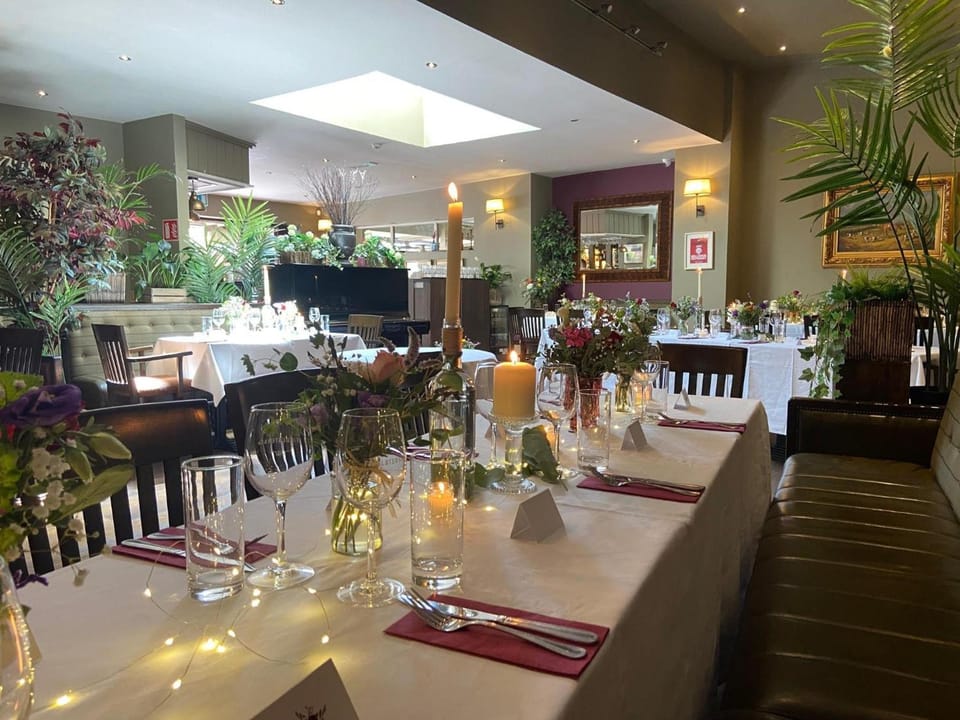 Horse & Hound Hotel in Greystones