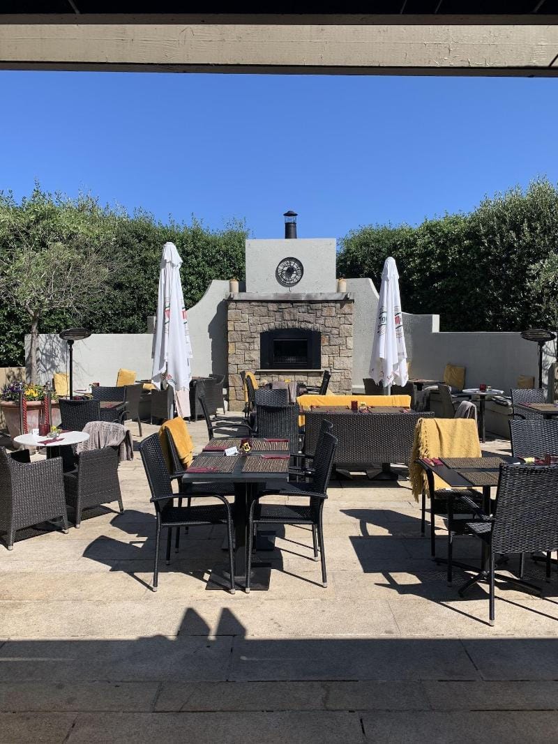 Horse & Hound Hotel in Greystones