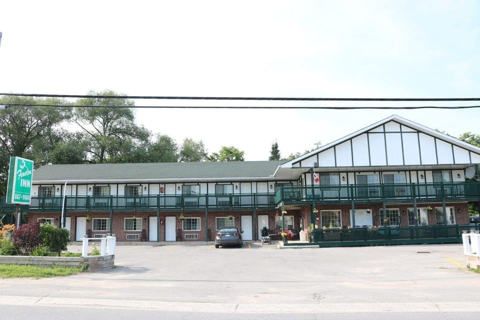 Fenelon Inn Hotel in Kawartha Lakes
