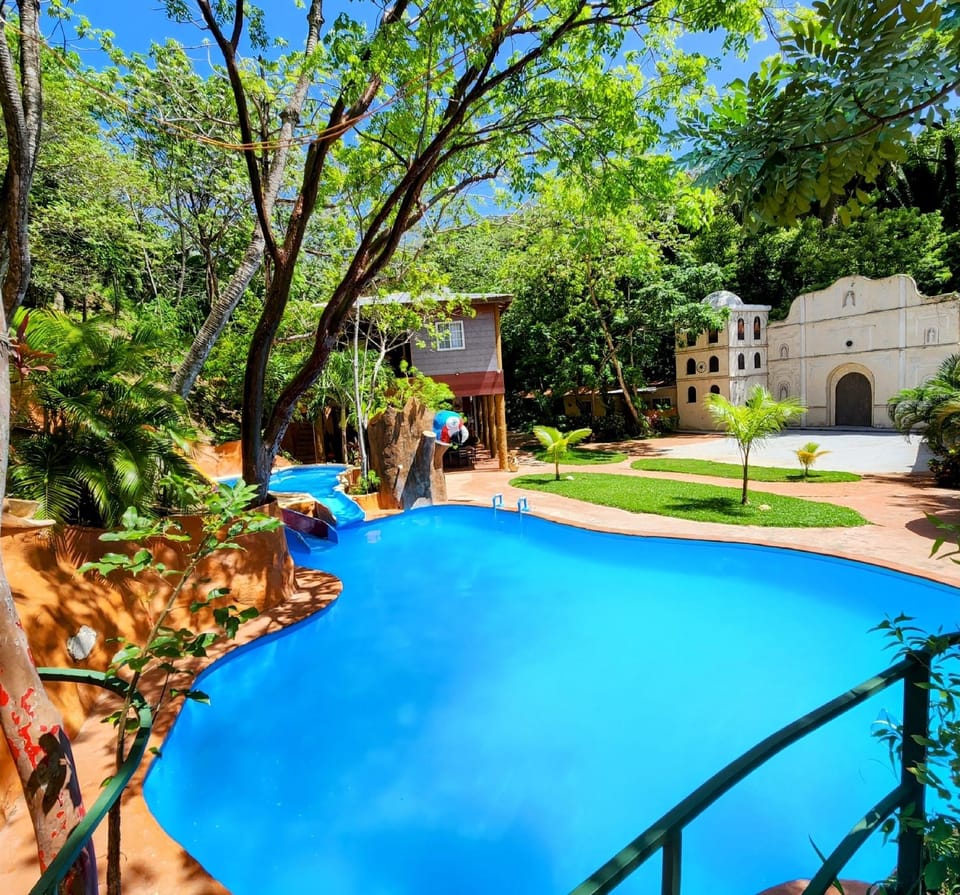 Lenca World Hotel in Bay Islands Department