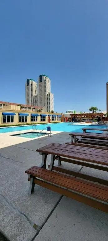 Great Pool - Beach Access - Small Family Perfect Hotel in South Padre Island