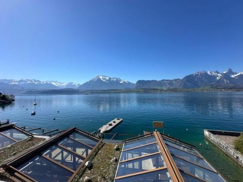 Room's at HAUS am SEE direkt am Thunersee gelegen mit SELF CHECK IN & digitaler Rezeption Hotel in Hilterfingen
