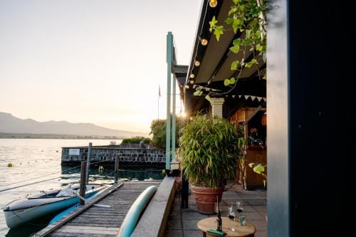 Room's at HAUS am SEE direkt am Thunersee gelegen mit SELF CHECK IN & digitaler Rezeption Hotel in Hilterfingen