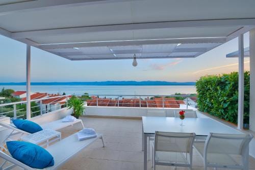 Apartments Villa Azzurra Bol Hotel in Bol