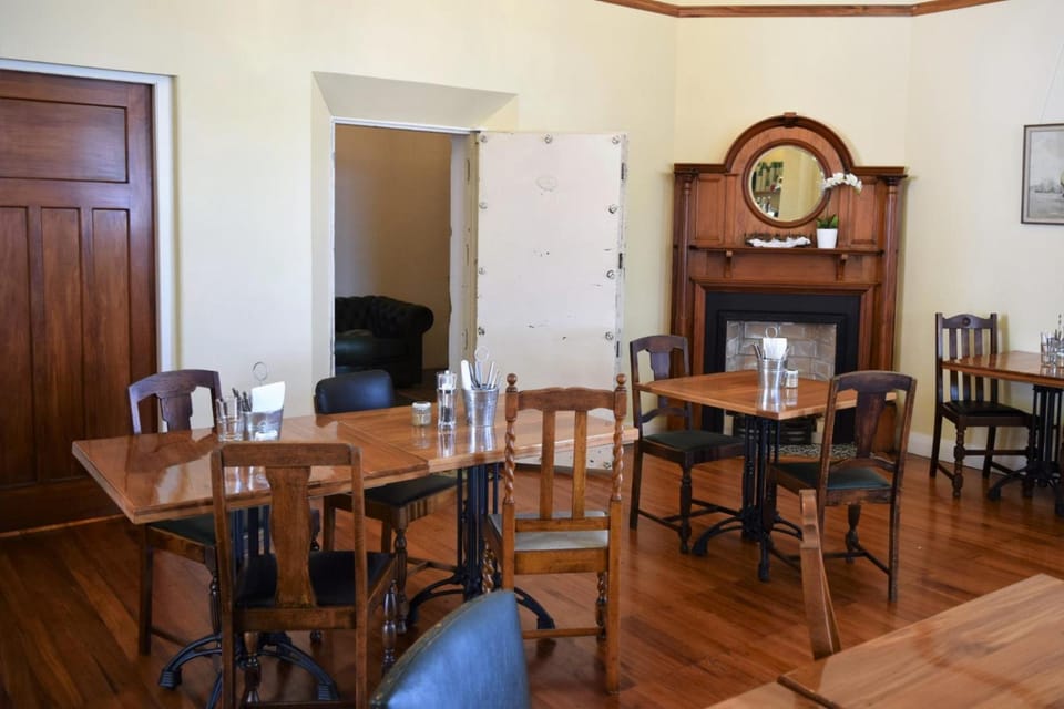 Left Bank Hotel in Northland