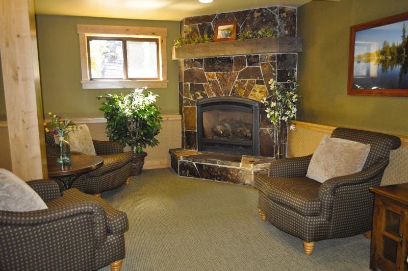 Olympic Village Inn - Extra Holidays Resort in Palisades Tahoe (Olympic Valley)
